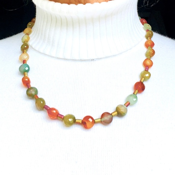IMPERIAL JADE BEAD NECKLACE - Picture 2 of 7